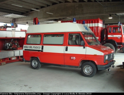 Fiat Ducato I Serie
Vigili del Fuoco
Comando Provinciale di Ferrara
VF 15921
Parole chiave: Fiat Ducato_ISerie Ambulanza VF15921