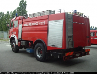 Iveco 190-26
Vigili del Fuoco
Comando Provinciale di Ferrara
Distaccamento Permanente di Codigoro (FE)
AutoBottePompa allestimento Baribbi
VF 17071
Parole chiave: Iveco 190-26 VF17071