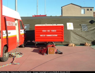 Carrello Sommozzatori
Vigili del Fuoco
Comando Provinciale di Ferrara
Nucleo Sommozzatori
Carrello per il trasporto mute ambienti inquinati
VF R 2469
Parole chiave: Carrello NSSA VF