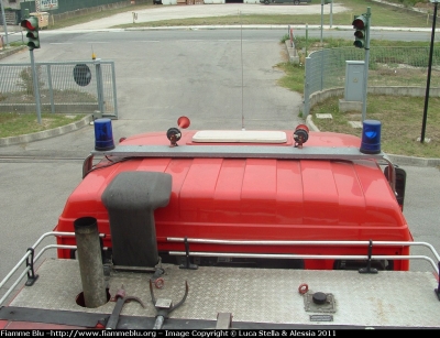 Iveco 190-26
Vigili del Fuoco
Comando Provinciale di Ferrara
Distaccamento Permanente di Codigoro (FE)
AutoBottePompa allestimento Baribbi
Tetto cabina
VF 17071
Parole chiave: Iveco 190-26 VF17071