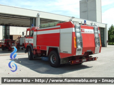 Iveco 190-26
Vigili del Fuoco
Comando Provinciale di Ferrara
Distaccamento Permanente di Portomaggiore
AutoBottePompa allestimento Baribbi I fornitura
I livrea
VF 16031
Parole chiave: Iveco 190-26 VF16031