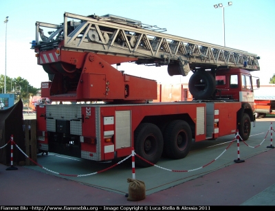 Iveco 330-35
Vigili del Fuoco
Comando Provinciale di Bologna
AutoScala
VF 16252
Parole chiave: Iveco 330-35 VF16252