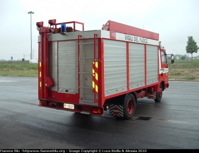 Iveco 60-10
Vigili del Fuoco
Comando Provinciale di Ferrara
Nucleo NBCR
::Nucleo Travasi::
VF 13421
Parole chiave: Iveco 60-10 VF13421