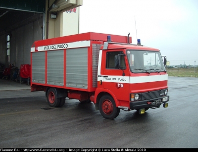 Iveco 60-10
Vigili del Fuoco
Comando Provinciale di Ferrara
Nucleo NBCR
::Nucleo Travasi::
VF 13421
Parole chiave: Iveco 60-10 VF13421