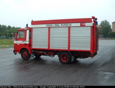 Iveco 60-10
Vigili del Fuoco
Comando Provinciale di Ferrara
Nucleo NBCR
::Nucleo Travasi::
VF 13421
Parole chiave: Iveco 60-10 VF13421