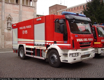 Iveco EuroCargo 180E30 III serie
Vigili del Fuoco
Comando Provinciale di Ferrara
AutoBottePompa allestimento Iveco-Magirus
VF 25824
Santa Barbara 2010 a Ferrara
Parole chiave: Iveco EuroCargo_IIIserie VF25824 Santa_Barbara_2010