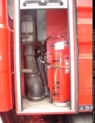 Iveco 190-26
Vigili del Fuoco
Comando Provinciale di Ferrara
Distaccamento Permanente di Codigoro (FE)
AutoBottePompa allestimento Baribbi
Primo vano laterale sinistro
VF 17071
Parole chiave: Iveco 190-26 VF17071