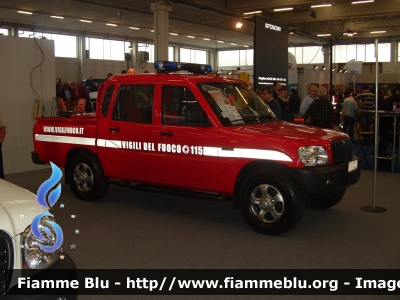 Mahindra Goa Pick-Up
Vigili del Fuoco
 Distaccamento Volontario di Treviglio (Bg)
 VF 24741
In esposizione al Reas 2009
Parole chiave: Mahindra Goa_Pick-Up VF24741 Reas_2009