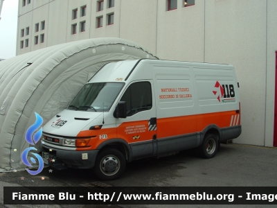 Iveco Daily III Serie
118 Regione Emilia-Romagna
 Gestione Emergenza Cantieri Alta Velocità e Variante di Valico
 Trasporto Materiali Tecnici e Soccorso in Galleria
 Automezzo "BO2216"
Parole chiave: Iveco Daily_IIISerie Reas_2009