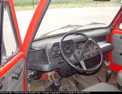 Fiat 900E
Vigili del Fuoco
Comando Provinciale di Ferrara
Distaccamento Permanente di Codigoro
VF 15690
Particolare Interno
Parole chiave: Fiat 900E VF15690