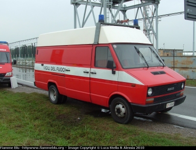 Iveco Daily I Serie
Vigili del Fuoco
Comando Provinciale di Ferrara
fino al 2009 in uso come carro aria, oggi in forza al distaccamento volontario di Copparo
VF 15849
Parole chiave: Iveco Daily_ISerie VF15849