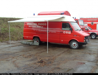 Iveco Daily I Serie
Vigili del Fuoco
Comando Provinciale di Ravenna
Officina Mobile
VF 12777
Parole chiave: Iveco Daily_ISerie VF12777