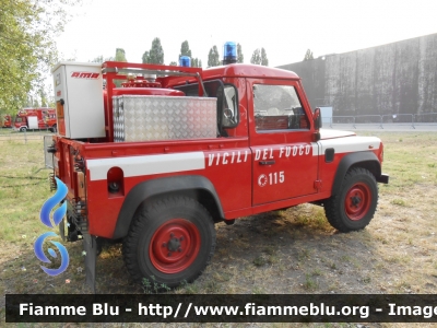 Land Rover Defender 90
Vigili del Fuoco
Colonna Mobile Regione Veneto
Unità approvigionamento carburante allestimento Ama
VF 22398
Parole chiave: Land-Rover Defender_90 VF22398