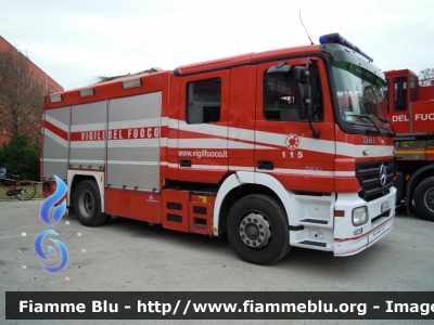 Mercedes-Benz Actros 1841 II serie
Vigili del Fuoco
 Comando Provinciale di Ravenna
 AutoPompaSerbatoio allestimento BAI
 VF 24454
 Santa Barbara 2012 Ravenna 

Parole chiave: Mercedes-Benz Actros_1841_IIserie VF24454 Santa_Barbara_VVF_2012