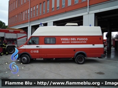 Iveco Daily II Serie
Vigili del Fuoco
 Comando Provinciale di Ravenna
 N.S.S.A. Ravenna
 VF 20887
 Santa Barbara 2012 Ravenna
Parole chiave: Iveco Daily_IISerie VF20887 Santa_Barbara_VVF_2012