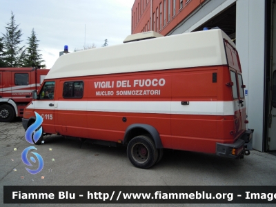 Iveco Daily II Serie
Vigili del Fuoco
 Comando Provinciale di Ravenna
 N.S.S.A. Ravenna
 VF 20887
 Santa Barbara 2012 Ravenna
Parole chiave: Iveco Daily_IISerie VF20887 Santa_Barbara_VVF_2012