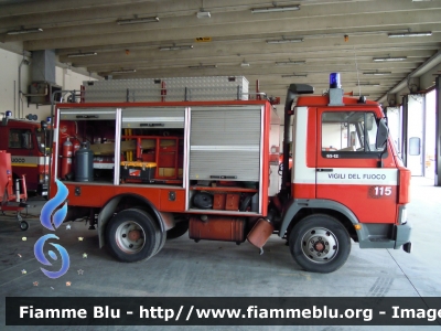 Iveco Zeta 65-12
Vigili del Fuoco
 Comando Provinciale di Ravenna
Nucleo NBCR
Allestimento Baribbi
 VF 17196
 Santa Barbara 2012 Ravenna
Parole chiave: Iveco Zeta_65-12 VF17196 Santa_Barbara_VVF_2012