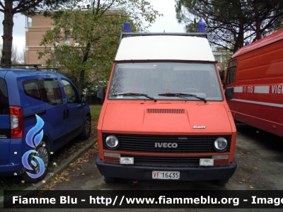 Iveco Daily I serie
Vigili del Fuoco
Comando Provinciale di Ravenna
VF 16435
Santa Barbara 2012 Ravenna
Parole chiave: Iveco Daily_Iserie VF16435 Santa_Barbara_VVF_2012