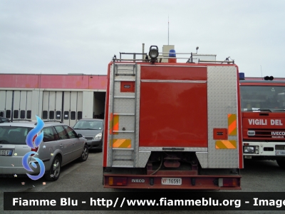 Iveco 190-26
Vigili del Fuoco
 Comando Provinciale di Ravenna
 AutoPompaSerbatoio allestimento Baribbi
 VF 16591
 Santa Barbara 2012 Ravenna
Parole chiave: Iveco 190-26 VF16591 Santa_Barbara_VVF_2012