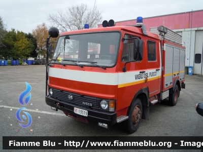 Iveco OM 79-13
Vigili del Fuoco
 Comando Provinciale di Ravenna
AutoPompaSerbatoio allestimento Baribbi
 VF 13519
 Santa Barbara 2012 Ravenna
Parole chiave: Iveco OM 79-13 VF13519 Santa_Barbara_VVF_2012