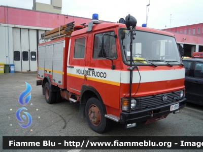 Iveco OM 79-13
Vigili del Fuoco
 Comando Provinciale di Ravenna
AutoPompaSerbatoio allestimento Baribbi
 VF 13519
 Santa Barbara 2012 Ravenna
Parole chiave: Iveco OM 79-13 VF13519 Santa_Barbara_VVF_2012