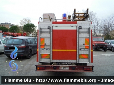 Iveco OM 79-13
Vigili del Fuoco
 Comando Provinciale di Ravenna
AutoPompaSerbatoio allestimento Baribbi
 VF 13519
 Santa Barbara 2012 Ravenna
Parole chiave: Iveco OM 79-13 VF13519 Santa_Barbara_VVF_2012