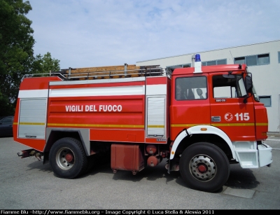 Iveco 190-26
Vigili del Fuoco
Comando Provinciale di Ferrara
Disaccamento Permanente di Portomaggiore
AutoBottePompa allestimento Baribbi I fornitura
II livrea
VF 16031
Parole chiave: Iveco 190-26 VF16031