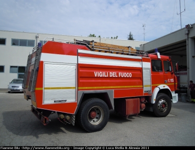 Iveco 190-26
Vigili del Fuoco
Comando Provinciale di Ferrara
Disaccamento Permanente di Portomaggiore
AutoBottePompa allestimento Baribbi I fornitura
II livrea
VF 16031
Parole chiave: Iveco 190-26 VF16031