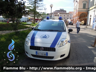 Fiat Grande Punto
Polizia Municipale Unione dei Comuni di Ro, Copparo, Jolanda di Savoia, Berra, Formignana, Tresigallo
Allestimento Focaccia
POLIZIA LOCALE YA 132 AB
Parole chiave: Fiat Grande_Punto PoliziaLocaleYA132AB