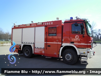 Mercedes-Benz Actros 1832 II serie 
Vigili del Fuoco
Comando Provinciale di Bologna
AutoPompaSerbatoio bimodale (strada-rotaia) allestimento Bai-Zagro
VF 24124
Parole chiave: Mercedes-Benz Actros_1832_IIserie VF24124