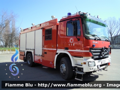 Mercedes-Benz Actros 1832 II serie 
Vigili del Fuoco
Comando Provinciale di Bologna
AutoPompaSerbatoio bimodale (strada-rotaia) allestimento Bai-Zagro
VF 24124
Parole chiave: Mercedes-Benz Actros_1832_IIserie VF24124