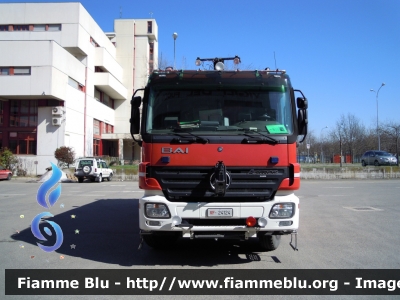 Mercedes-Benz Actros 1832 II serie 
Vigili del Fuoco
Comando Provinciale di Bologna
AutoPompaSerbatoio bimodale (strada-rotaia) allestimento Bai-Zagro
VF 24124
Parole chiave: Mercedes-Benz Actros_1832_IIserie VF24124