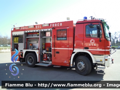 Mercedes-Benz Actros 1832 II serie 
Vigili del Fuoco
Comando Provinciale di Bologna
AutoPompaSerbatoio bimodale (strada-rotaia) allestimento Bai-Zagro
VF 24124
Parole chiave: Mercedes-Benz Actros_1832_IIserie VF24124