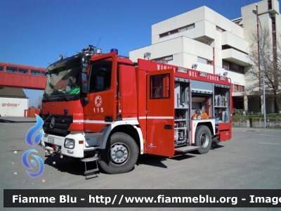 Mercedes-Benz Actros 1832 II serie 
Vigili del Fuoco
Comando Provinciale di Bologna
AutoPompaSerbatoio bimodale (strada-rotaia) allestimento Bai-Zagro
VF 24124
Parole chiave: Mercedes-Benz Actros_1832_IIserie VF24124