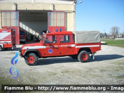 Land Rover Defender 130
Vigili del Fuoco
Comando Provinciale di Ferrara
Distaccamento Volontario di Bondeno
VF 22091

Si ringrazia tutto il personale per la collaborazione e la cortesia dimostrata
Materiale fotografico del distaccamento
Parole chiave: Land-Rover Defender_130 VF22091