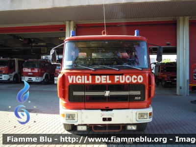 Iveco OM 160
Vigili del Fuoco
Comando Provinciale di Parma
AutoPompaSerbatoio allestimento Baribbi
VF 11712

Si ringrazia il Comando provinciale e tutto il personale permanente e volontario per la collaborazione
Parole chiave: Iveco OM 160 VF11712