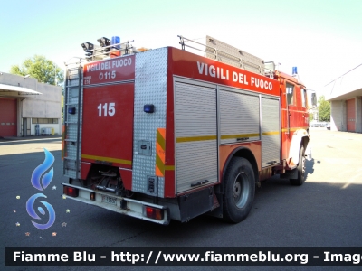 Iveco 180-24
Vigili del Fuoco
Comando Provinciale di Parma
AutoPompaSerbatoio allestimento Baribbi
VF 15597
 
Si ringrazia il Comando provinciale e tutto il personale permanente e volontario per la collaborazione
Parole chiave: Iveco 180-24 VF15597