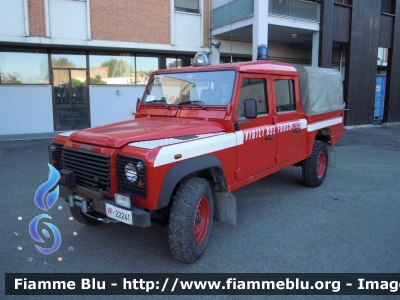 Land Rover Defender 130
Vigili del Fuoco
 Comando Provinciale di Parma
 Prima fornitura Regione Emilia Romagna,
 questo fuoristrada adibito al trasporto materiale è l'unico della fornitura senza logo di Protezione Civile Emilia Romagna
 VF 22241
 
Si ringrazia il Comando provinciale e tutto il personale permanente e volontario per la collaborazione 
Parole chiave: Land-Rover Defender_130 VF22241