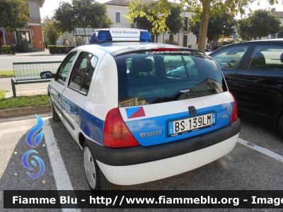 Renault Clio II serie
Polizia Municipale Unione dei Comuni di Ro, Copparo, Jolanda di Savoia, Berra, Formignana, Tresigallo
Parole chiave: Renault Clio_IIserie