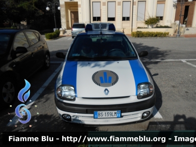 Renault Clio II serie
Polizia Municipale Unione dei Comuni di Ro, Copparo, Jolanda di Savoia, Berra, Formignana, Tresigallo
Parole chiave: Renault Clio_IIserie