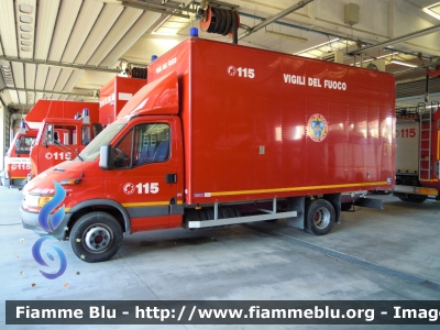 Iveco Daily III serie 
Vigili del Fuoco
Comando Provinciale di Parma
Nucleo NBCR
VF 22818

 Si ringrazia il Comando provinciale e tutto il personale permanente e volontario per la collaborazione

Parole chiave: Iveco Daily_IIIserie VF22818 