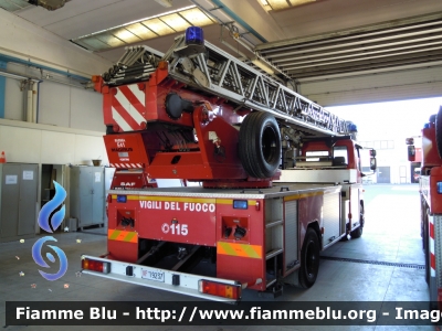 Iveco EuroFire 150E27 I serie
Vigili del Fuoco
Comando Provinciale di Parma
AutoScala da 37 metri allestimento Iveco-Magirus ricondizionata Carrozzeria Fortini
VF 19237
 
Si ringrazia il Comando provinciale e tutto il personale permanente e volontario per la collaborazione
Parole chiave: Iveco EuroFire_150E27_Iserie VF19237