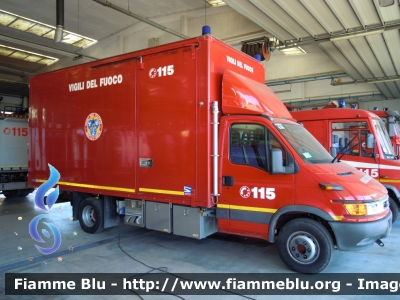 Iveco Daily III serie 
Vigili del Fuoco
Comando Provinciale di Parma
Nucleo NBCR
VF 22818

Si ringrazia il Comando provinciale e tutto il personale permanente e volontario per la collaborazione
Parole chiave: Iveco Daily_IIIserie VF22818 