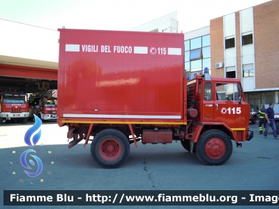 Iveco 90PC
Vigili del Fuoco
 Comando Provinciale di Parma
 Carro Crolli allestimento Comesa
 VF 13336

 Si ringrazia il Comando provinciale e tutto il personale permanente e volontario per la collaborazione
Parole chiave: Iveco 90PC VF13336