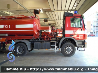 Mercedes-Benz Actros 2044 4x4 II serie
Vigili del Fuoco
Comando Provinciale di Parma
Trattore con semirimorchio Sacim 
VF 24000
VF R 2967

Si ringrazia il Comando provinciale e tutto il personale permanente e volontario per la collaborazione
Parole chiave: Mercedes-Benz Actros_2044_4x4_IIserie VF24000 VFR2967