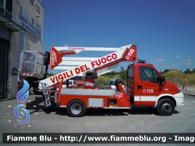 Iveco 70C17 Daily V serie
Vigili del Fuoco
Comando Provinciale di Ferrara
Distaccamento Volontario di Bondeno
Piattaforma aerea da 24 m allestimento Iveco-Magirus - Socage

Si ringrazia tutto il personale per la collaborazione e la cortesia dimostrata
Parole chiave: Iveco Daily_70C17_Vserie