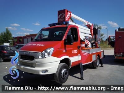 Iveco 70C17 Daily V serie
Vigili del Fuoco
Comando Provinciale di Ferrara
Distaccamento Volontario di Bondeno
Piattaforma aerea da 24 m allestimento Iveco-Magirus - Socage

Si ringrazia tutto il personale per la collaborazione e la cortesia dimostrata
Parole chiave: Iveco Daily_70C17_Vserie