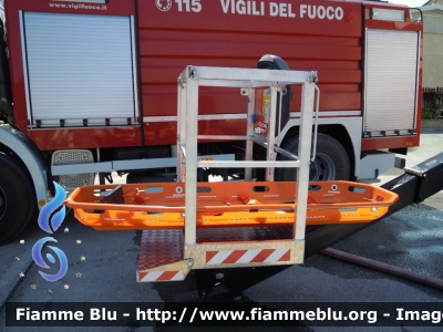 Iveco 70C17 Daily V serie
Vigili del Fuoco
Comando Provinciale di Ferrara
Distaccamento Volontario di Bondeno
Piattaforma aerea da 24 m allestimento Iveco-Magirus - Socage

Si ringrazia tutto il personale per la collaborazione e la cortesia dimostrata
Parole chiave: Iveco Daily_70C17_Vserie