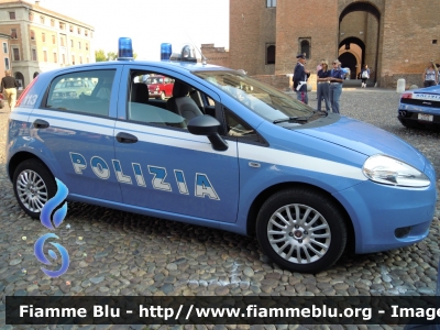 Fiat Grande Punto
Polizia di Stato
POLIZIA H0143

Festa della Polizia Ferrara 2011
Parole chiave: Fiat Grande_Punto POLIZIAH0143 Festa_della_Polizia_Ferrara_2011