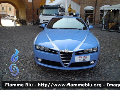 Alfa Romeo 159
 Polizia di Stato
 Squadra Volante
 POLIZIA H2312

Festa della Polizia Ferrara 2011
Parole chiave: Alfa-Romeo 159 POLIZIAH2312 Festa_della_Polizia_Ferrara_2011